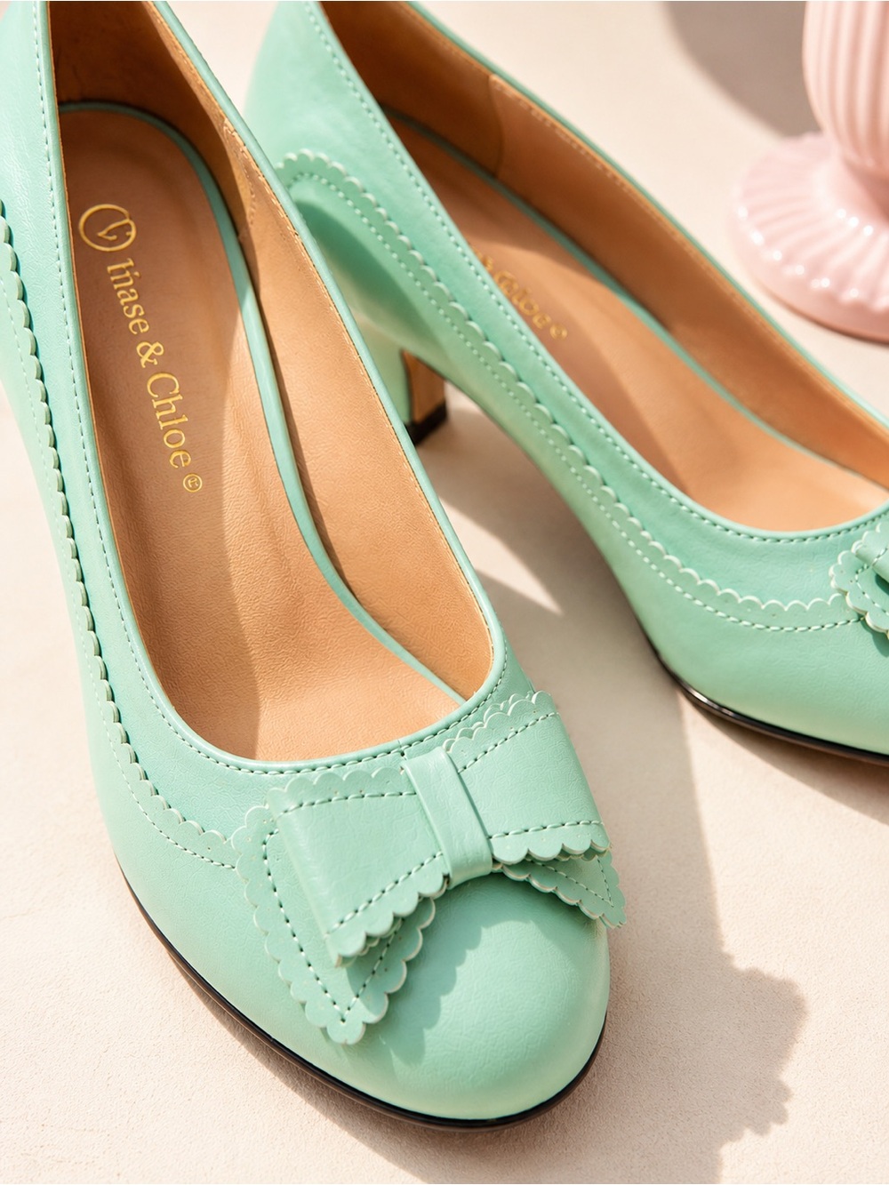 Chase & Chloe Mint Bow Heels Retro Mod Scallop Pumps NWTB Size 10